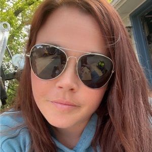 Meet your Posher, Becca